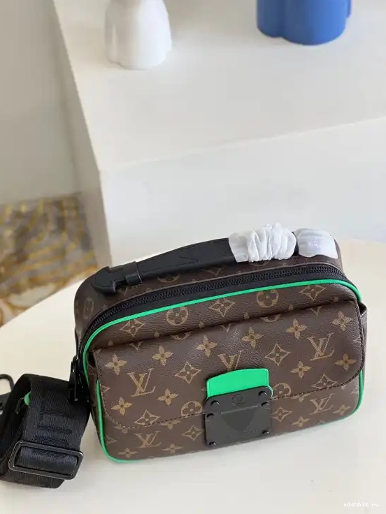 WIS LOCK S MESSENGER LOUIS VUITTON 0630